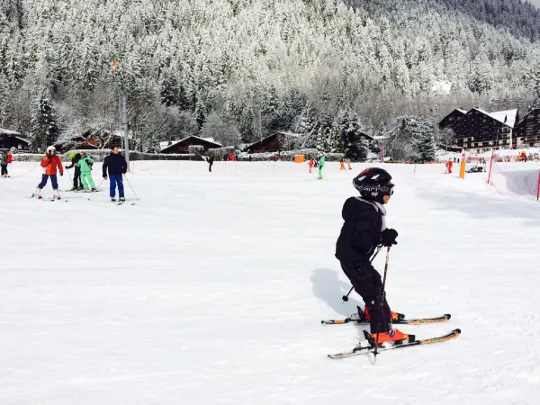 Enfant qui ski sur le domaine du Savoy