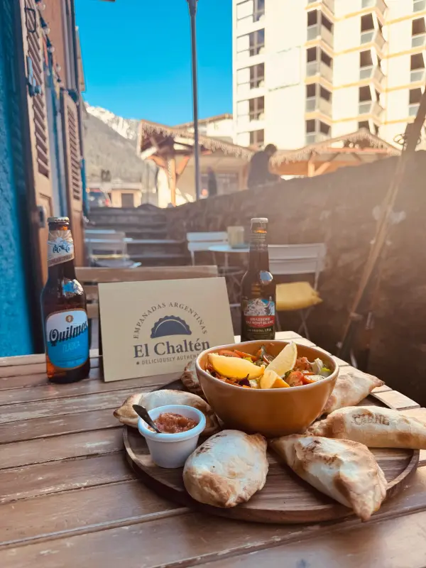 nos empanadas, les salades, les boissons et la vue magnifique 