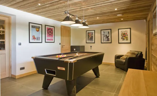Chalet Cree pool room