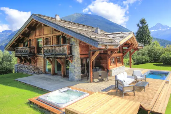 Chalet Nidaya pool & Jacuzzi
