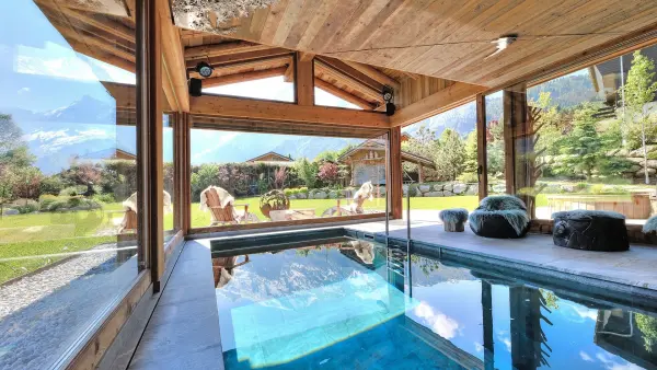 Chalet Cristaux pool