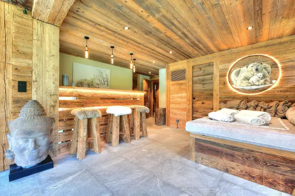 Chalet Cristaux pool room
