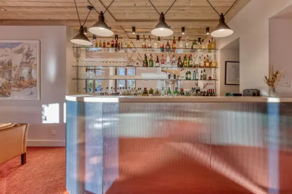 Salon Bar