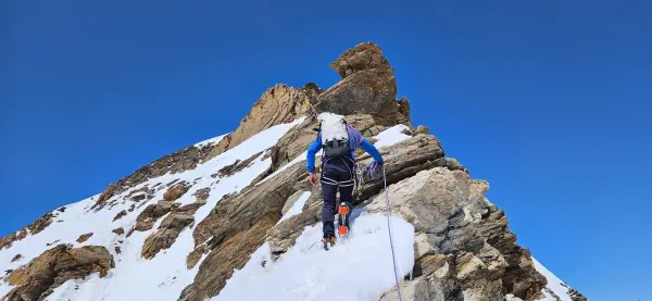Technique d'évolution en falaise et en mixte