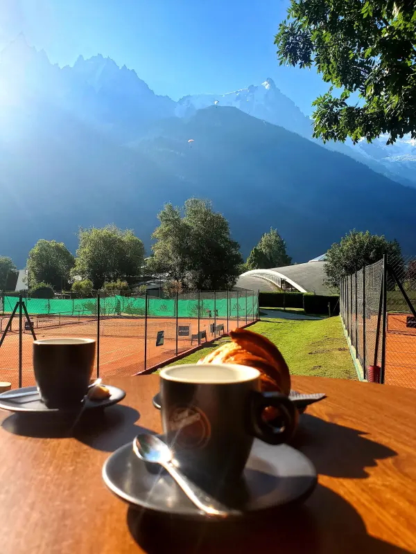 Un café en Terrasse avec vue Mont-Blanc