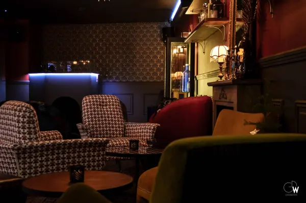alibi-bar-2