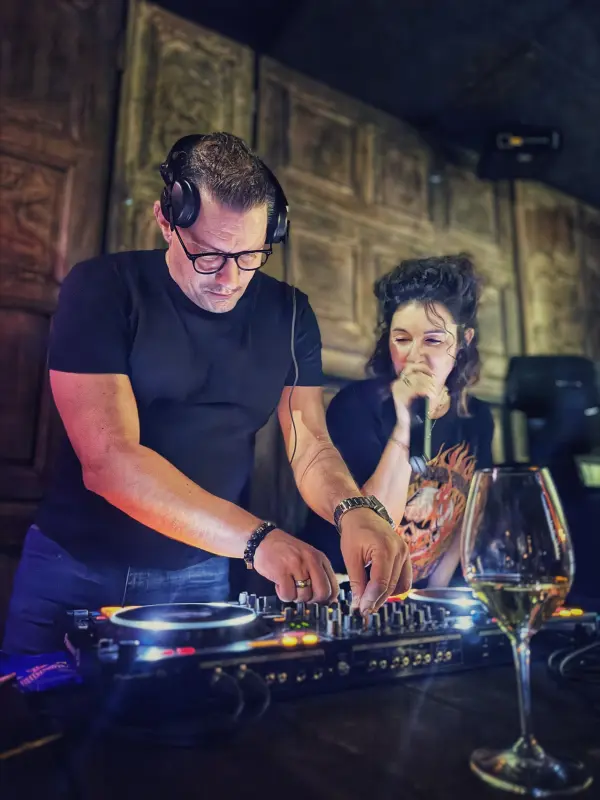 Dj 
