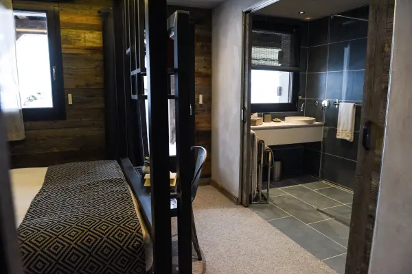 chalet l'atelier de charlotte - chambre et salle de bain