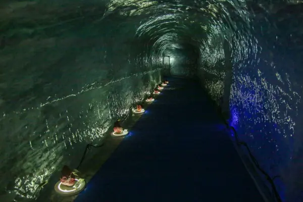 Dans la Grotte de Glace