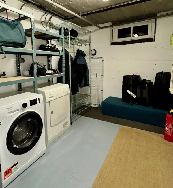 Buanderie et espace de rangement