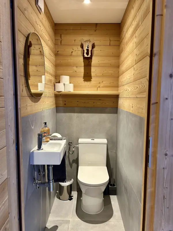 Lodge separate toilet 
