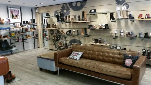 planet boots 3
