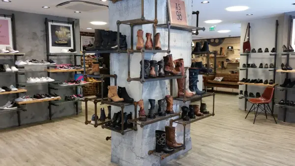 planet boots 8