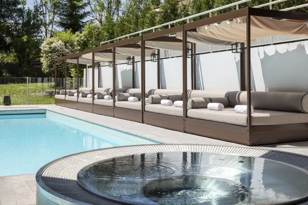 Piscine et bain à remous
