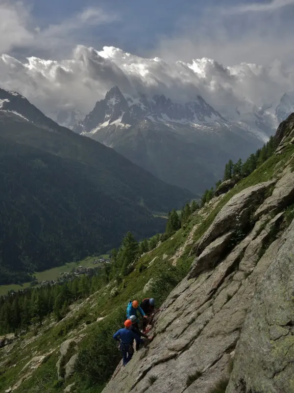 Stage escalade grandes voies dès 11 ans -Cie des guides Chamonix