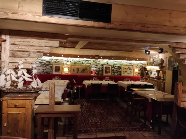 Restaurant La Caleche salle du bas