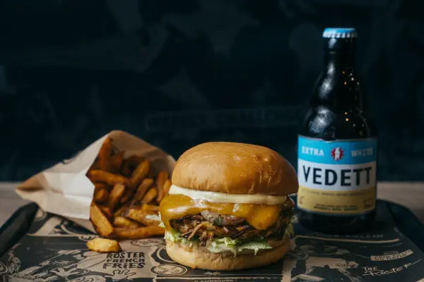 Burger Vege : Rosti, champignon, oignons confit et garlic mayo