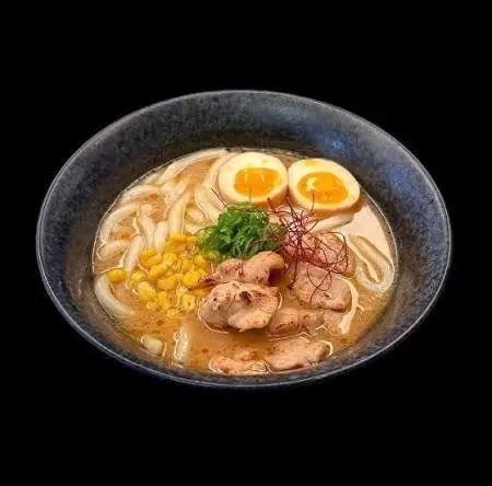 Nouilles udon, bouillon de poulet au miso, poulet cuit à basse tempéra