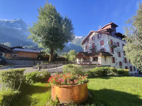 Facade et montagne