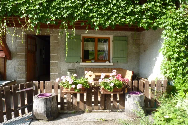 Appartement dans maison - 90m² - 3 chambres - Birraux Mireille