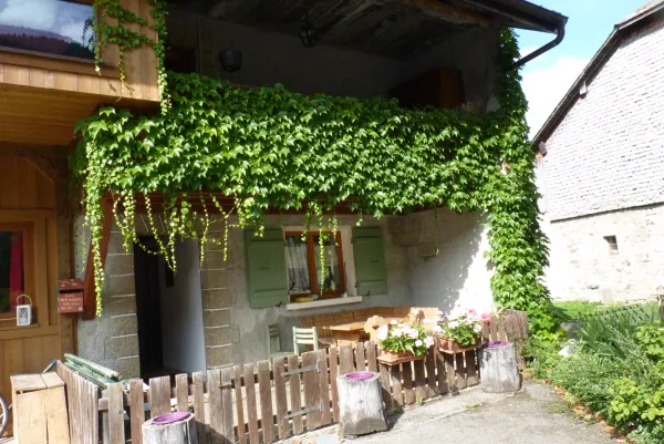 Appartement dans maison - 90m² - 3 chambres - Birraux Mireille
