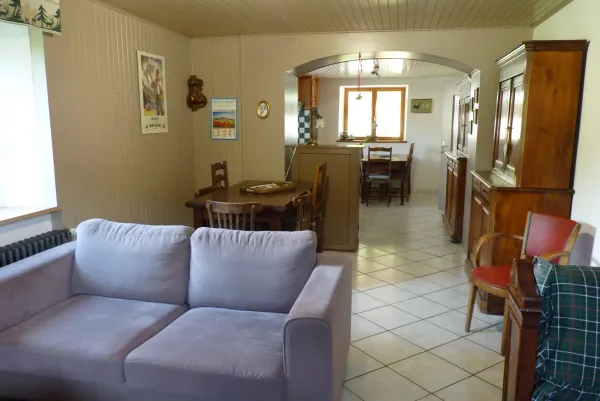 Appartement dans maison - 90m² - 3 chambres - Birraux Mireille