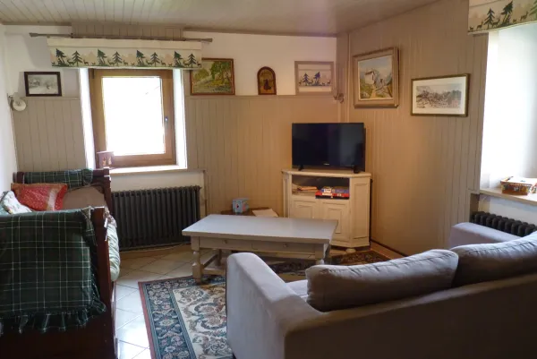 Appartement dans maison - 90m² - 3 chambres - Birraux Mireille