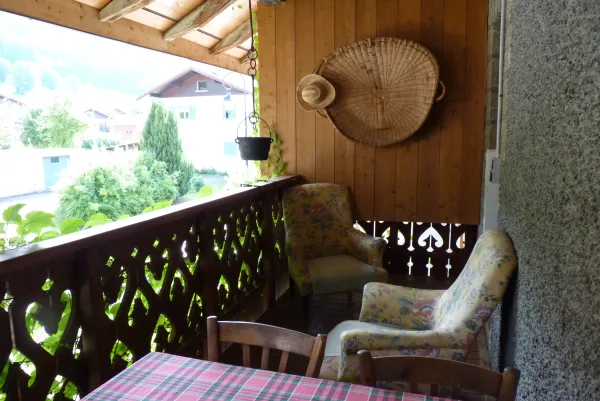 Appartement dans maison - 90m² - 3 chambres - Birraux Mireille