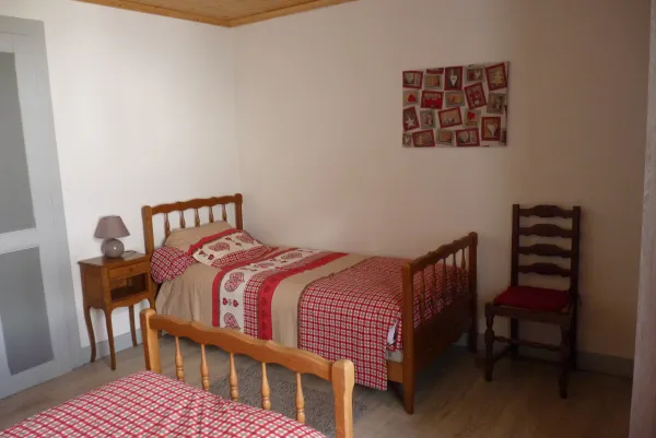 Appartement dans maison - 90m² - 3 chambres - Birraux Mireille