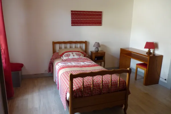 Appartement dans maison - 90m² - 3 chambres - Birraux Mireille