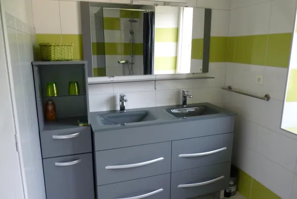 Appartement dans maison - 90m² - 3 chambres - Birraux Mireille