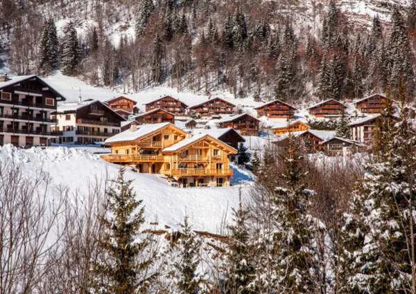 chalets sous la neige