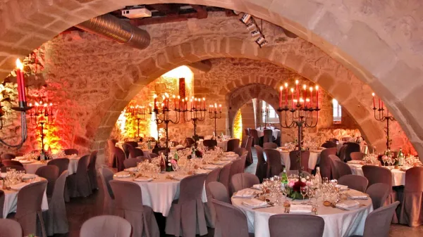 Dîner de Gala dans les caves médiévales