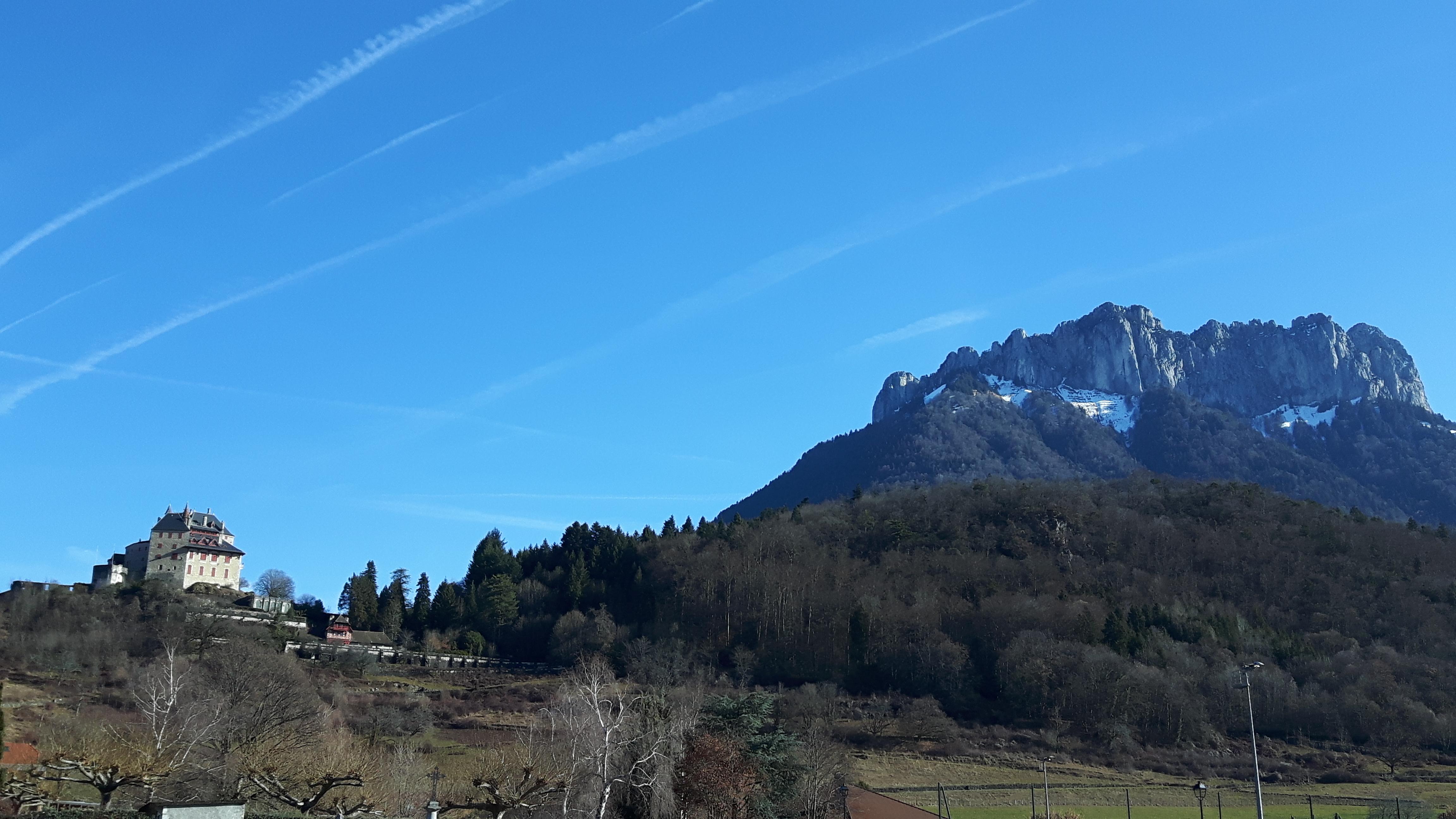 Château de Menthon-St-Bernard par les hameaux à Menthon-Saint-Bernard