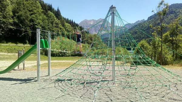 Aire de jeux "montagne de cordes" du lac de Vallon