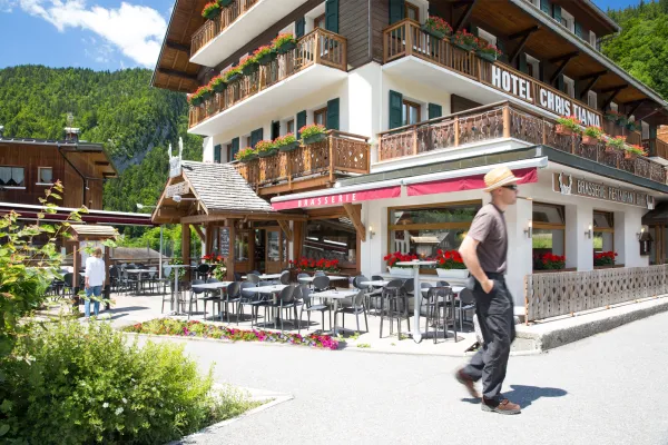 l'hôtel et sa terrasse