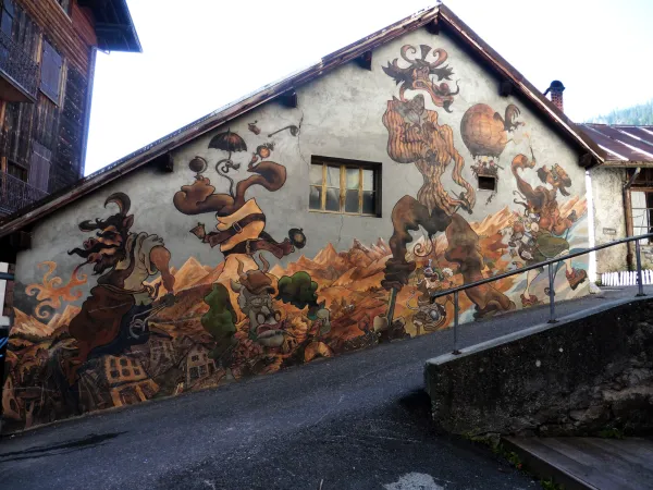 Art vache : fresque "Le cirque des métiers oubliés"