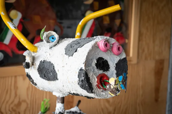 Art Vache : Sculptures "Vache prairie et vache en fleur"