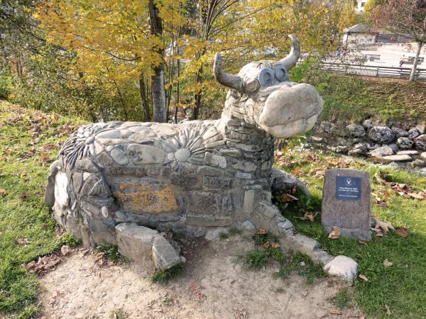 Art vache : sculpture "La Vache aux yeux bleus"