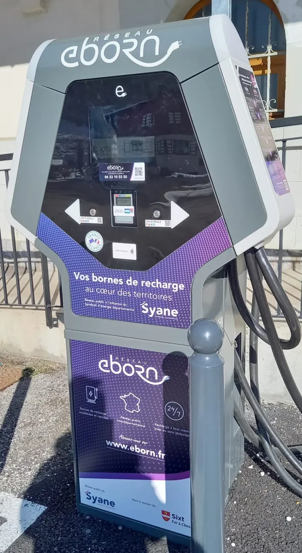 Borne de recharge de voitures électriques