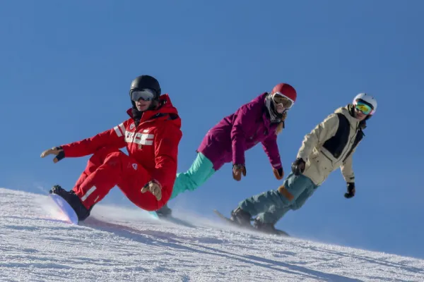 Cours collectifs de snowboard (7-16 ans)