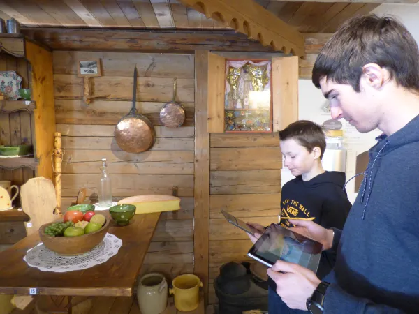 Munis de votre tablette, partez à la recherche des fromages de Savoie AOP et IGP