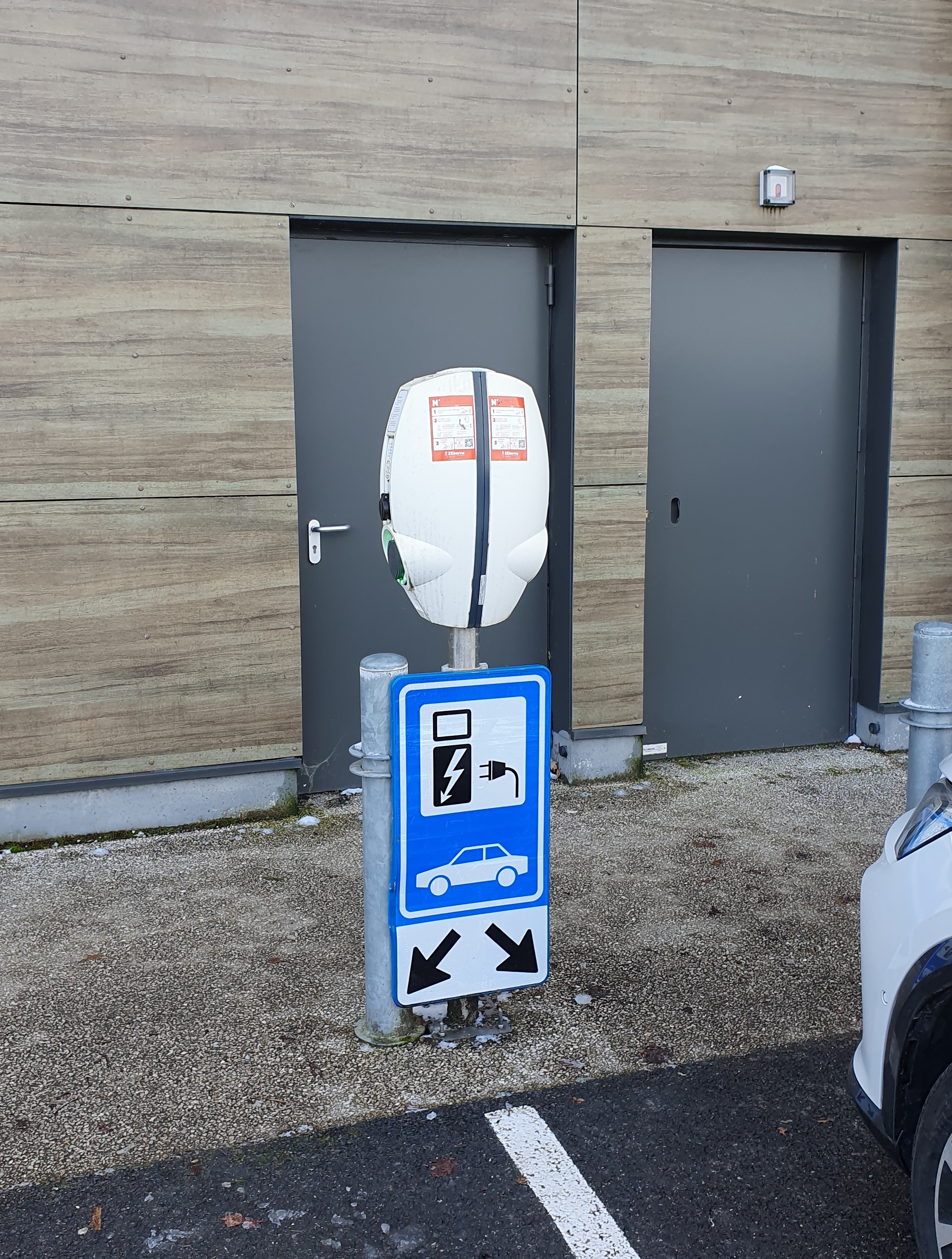 Borne de recharge véhicules électriques Vinzier Super U à Vinzier