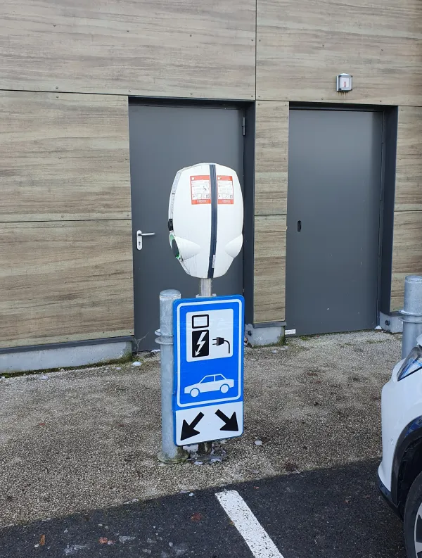 Borne de recharge véhicules électriques Vinzier Super U