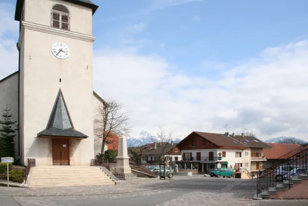 Eglise de Larringes - centre du village