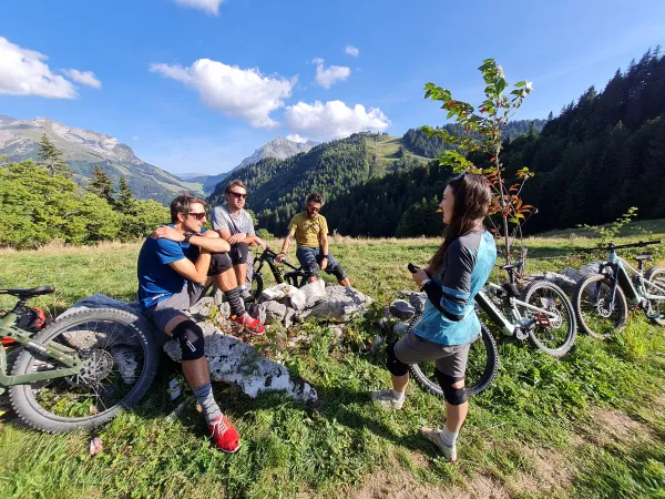 Evasion en famille en VTT électrique : L'Aravissante