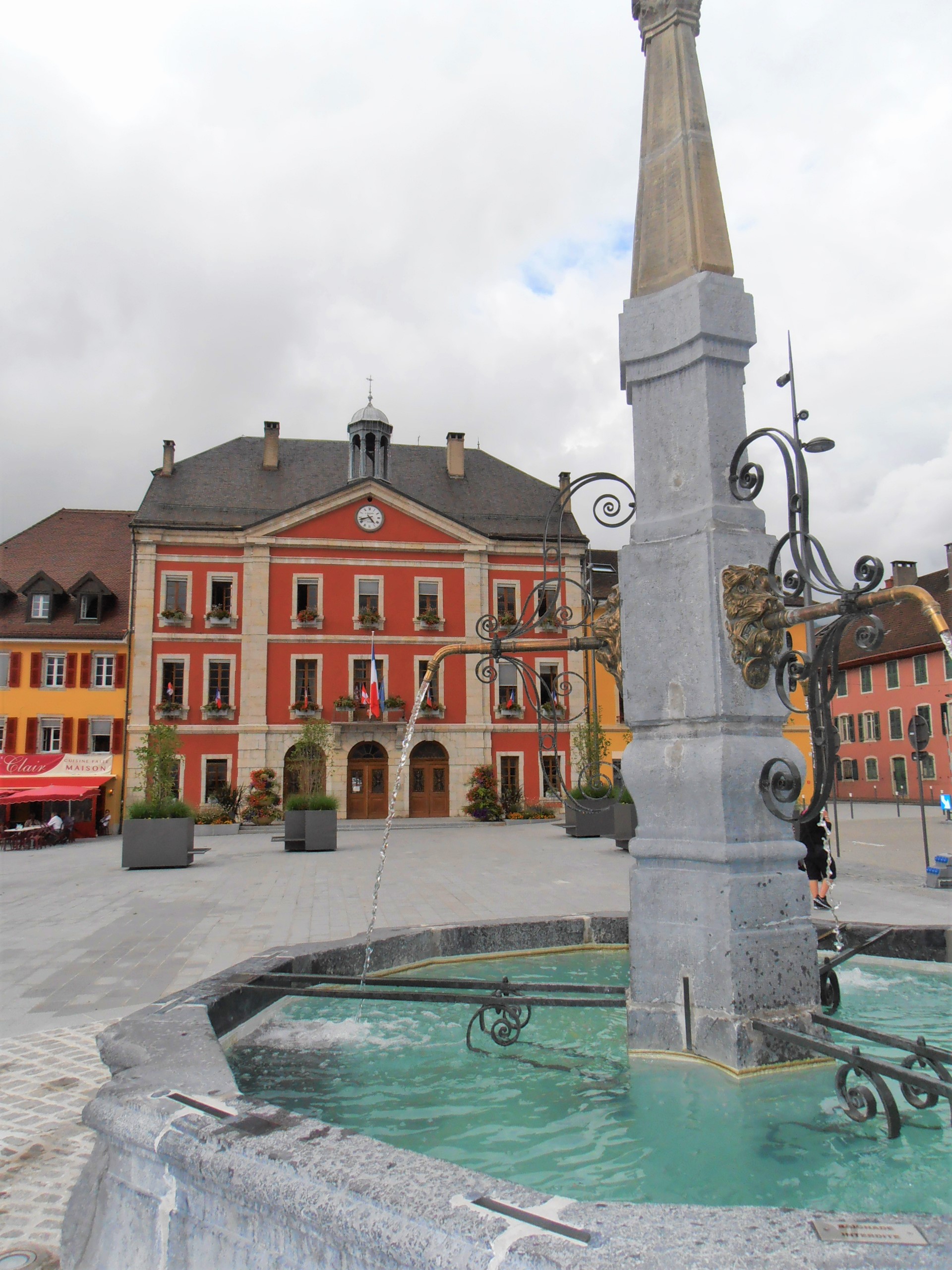 Fontaine place de l'hôtel de ville à Bonneville