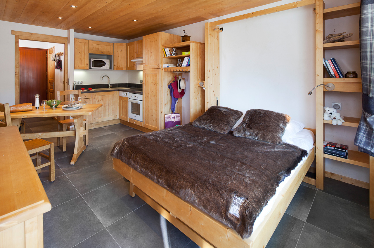 Séjour avec lit double, salle à manger et cuisine/Living room with a double bed, dining room and kitchen-Forclaz C n°32-Le Grand-Bornand