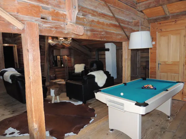 Billard dans le salon des chambres d'hôtes