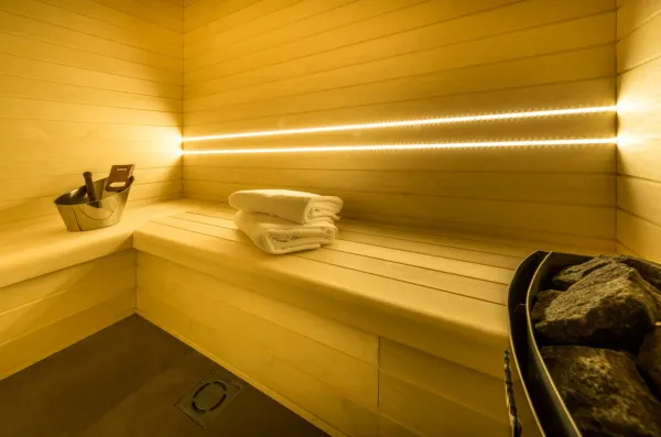 Sauna moderne avec eclairage bandeau led